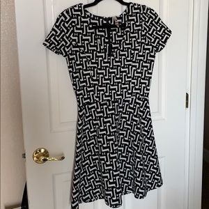 Black and White Print V Neck Dress